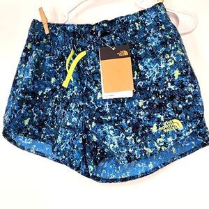 The North Face‎ NWT Gym Shorts Size Small